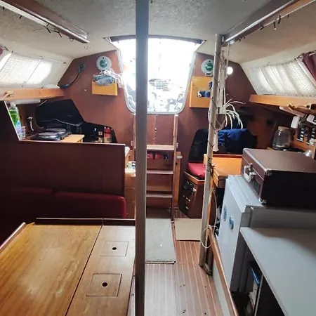 Sailboat Land And Sea, Vegetated 라로셸