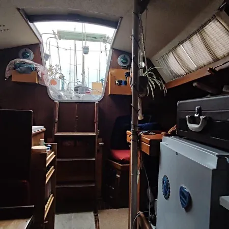 Sailboat Land And Sea, Vegetated 라로셸