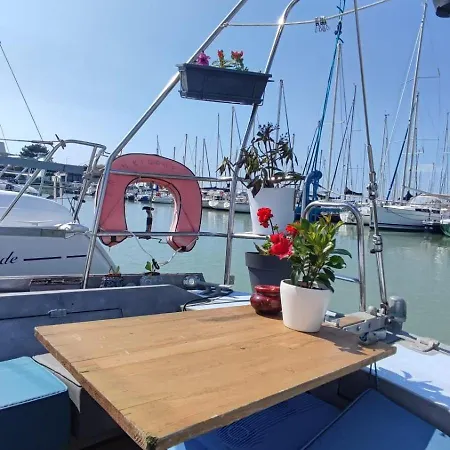 보트호텔 Sailboat Land And Sea, Vegetated 라로셸