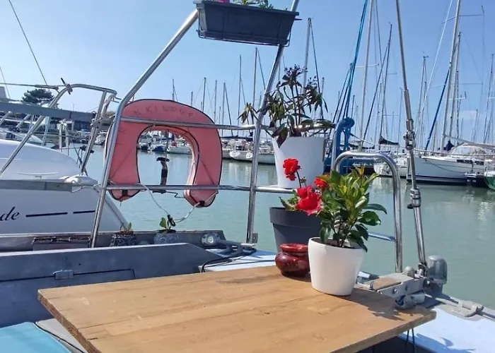 Bateau-hôtel Sailboat Land And Sea, Vegetated La Rochelle (Charente-Maritime)