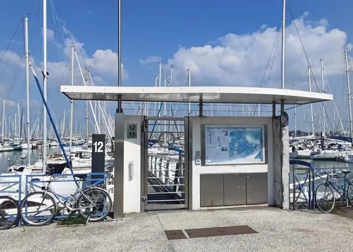 Sailboat Land And Sea, Vegetated Botel *